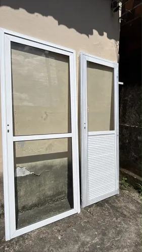 Porta de alumínio e vidro 80 X 2,10