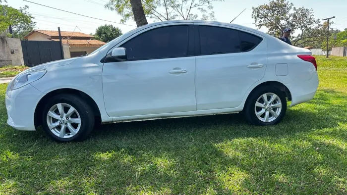 Nissan Versa SL 1.6 16V Flex Fuel 4P Mec. 2014