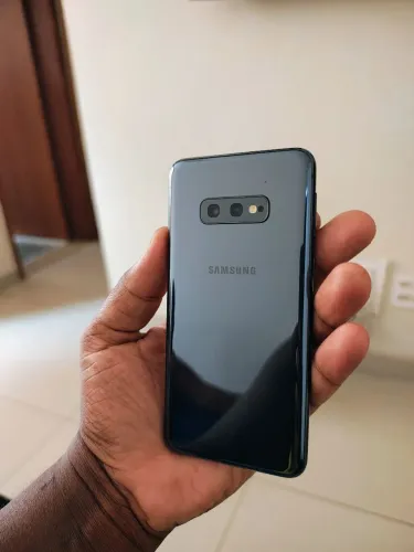 Galaxy S10e