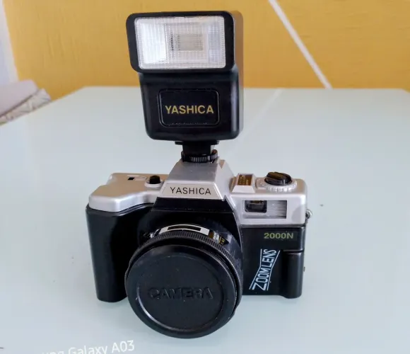 Câmera Analógica YASHICA