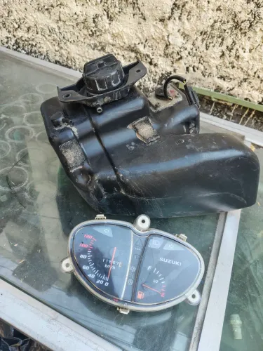 Vendo painel e tanque Burgman 125 2008
