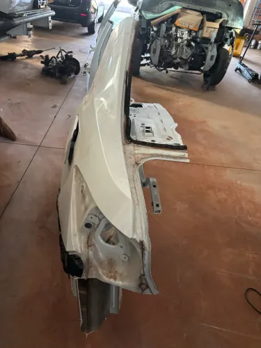 Retalho lateral esquerda do Toyota Corolla 2015/19