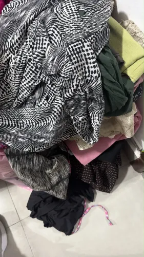 Lote de roupas usadas
