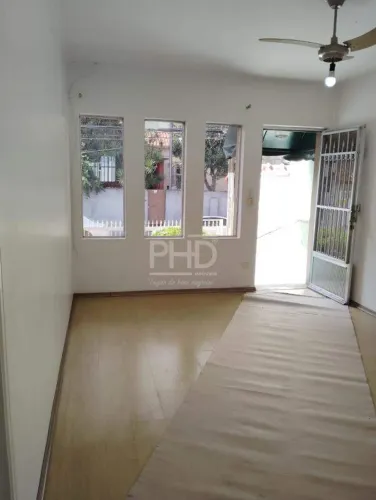 Casa para locação no Rudge Ramos 140m² | 2 Quartos | 4 Vagas | Salão no Piso Inferior
