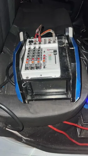 Vendo uma caixa trio top