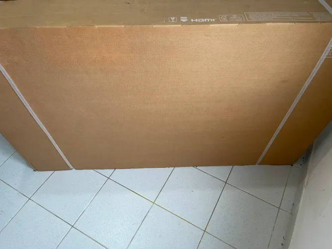 Vendo Samsung Smart TV LED de 65 polegadas, nova e lacrada na caixa, sem uso.