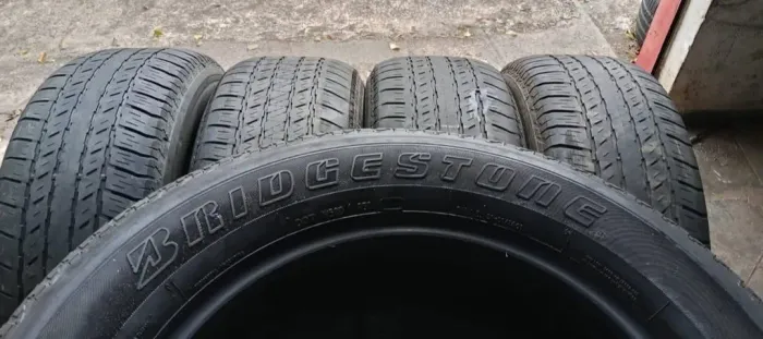 Pneus 265/60/18 passa em vistoria R$500 os 4 Bridgestone. Entrego