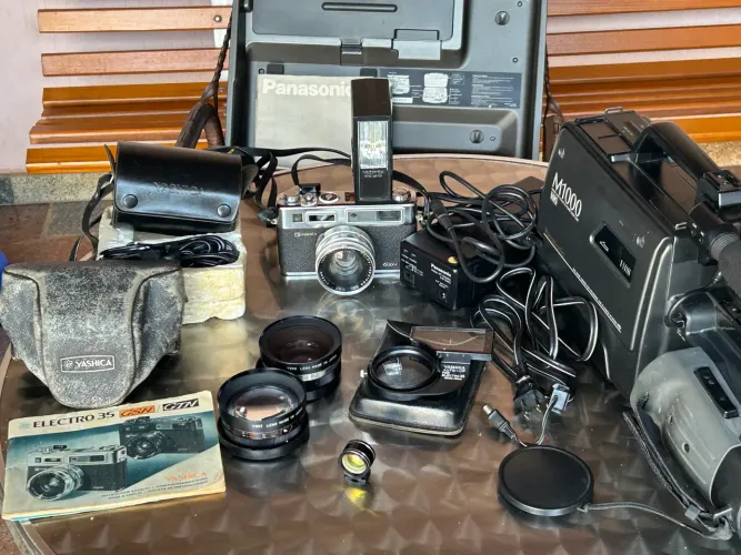 Filmadora Panasonic M1000 mais Yashica Electro 35