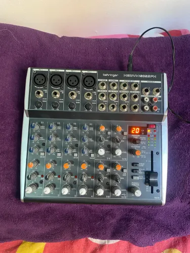 Mesa de som bheringer 1202sfx