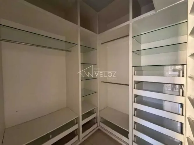 Apartamento : / Residencial / Cosme Velho