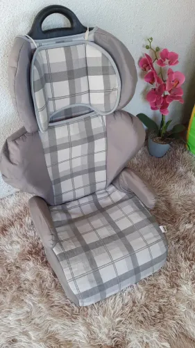 Cadeirinha de carro ( assento com encosto)
