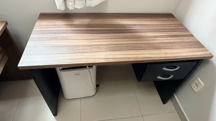 Vendo mesa escritório 1,20x0,60m bom estado