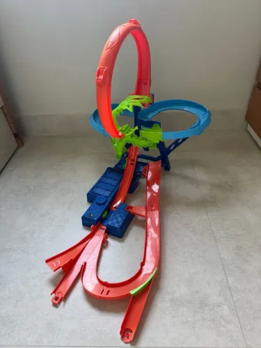 Pista hot wheels colisao aerea