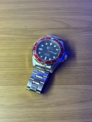 Relógio invicta vermelho
