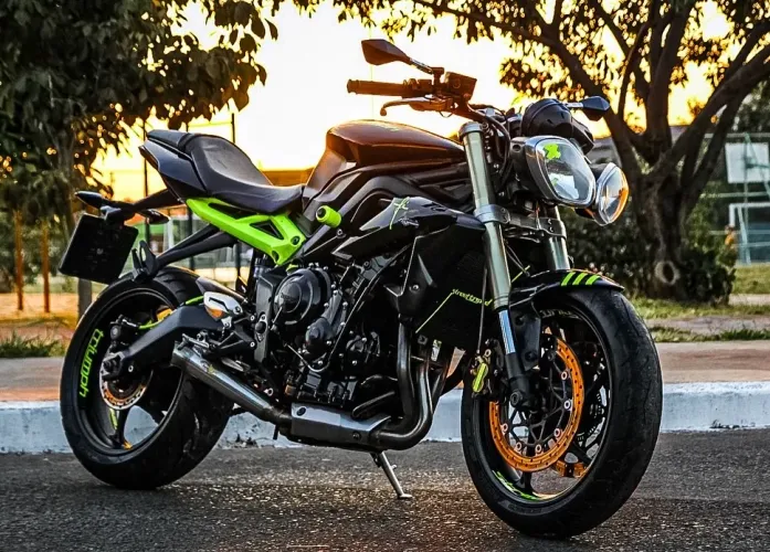 Escapando street Triple/daytona 675 Hurricane