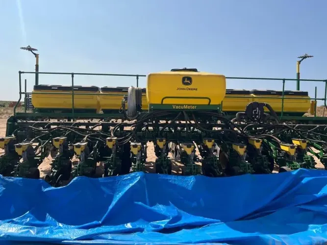 PLANTADEIRA JOHN DEERE 2117 CCS - ANO 2023 - ZERO HORA / NUNCA UTILIZADA