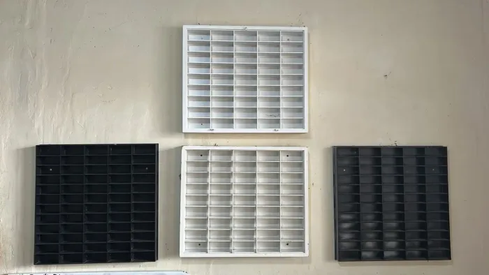 4 expositores de carrinhos