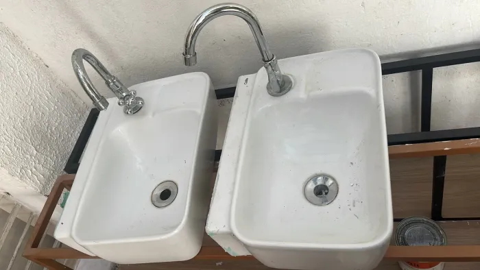 2 Cubas Celite + Torneiras + Ralos Metálicos 