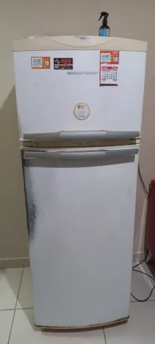 Geladeira semi nova 