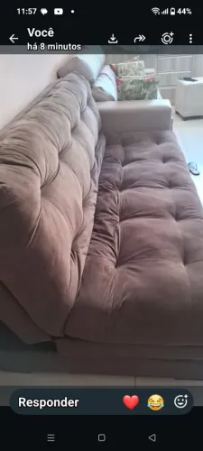 Sofá Cama marrom.
