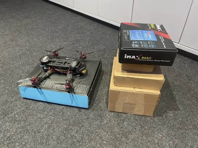Kit Drone FPV Holybro QAV250 (Developer) + Kit Arduino Developer + Carregador iMAX B6AC