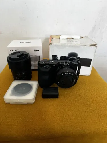 Sony ZV-E10 com Flash GODOX V100