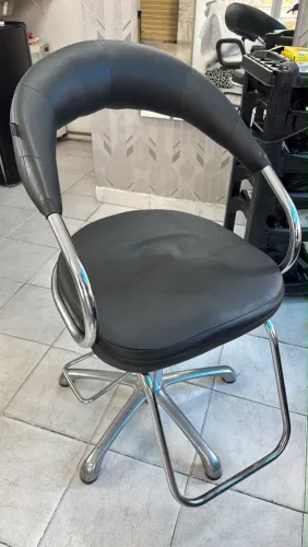 Vendo cadeira e espelho para salão