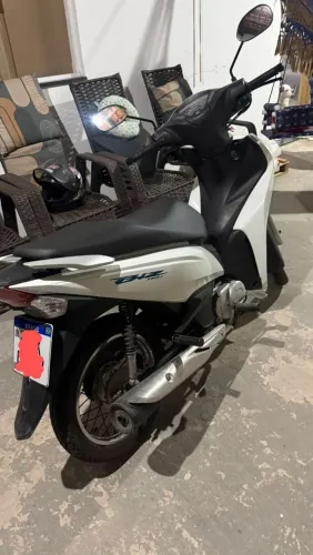Vendo biz , revisão em loja , apenas 22 mil km rodado. 