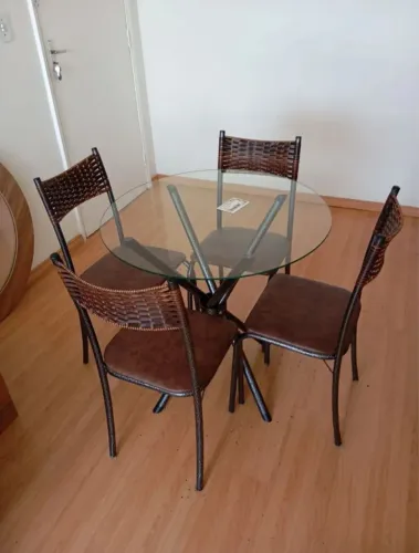 Mesa Atlanta com 4 cadeiras