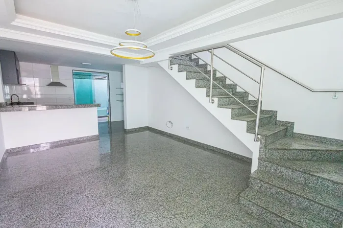 Casa à Venda - Santa Terezinha, 2 Quartos, 90 m2