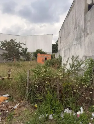 Meio lote no Bairro Planalto