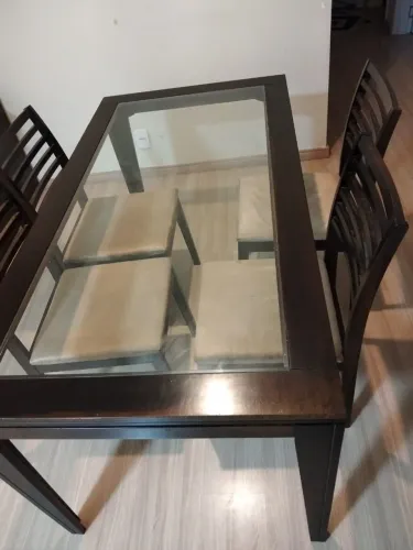 Vendo mesa com 6 cadeiras
