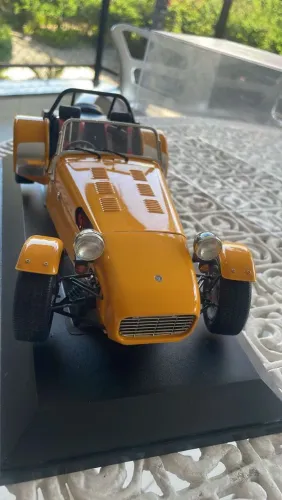 miniatura lotus seven na escala 1/12 super detalhada