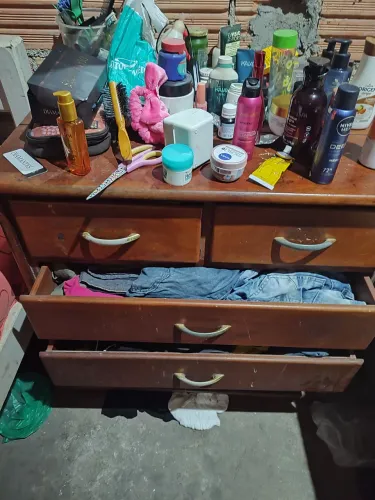 Rack com 2 gavetas e 3 compartimentos