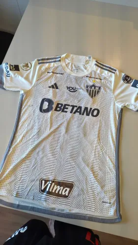 Camisa Oficial Atlético Mineiro - Modelo 3 , atleta Vitinho - Patch Série A 2024