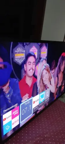 Vendo essa tv da marca Samsung de 40 polegadas SMART tudo funcionando perfeitamente