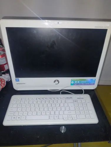 Vendo computador para retirada de peças