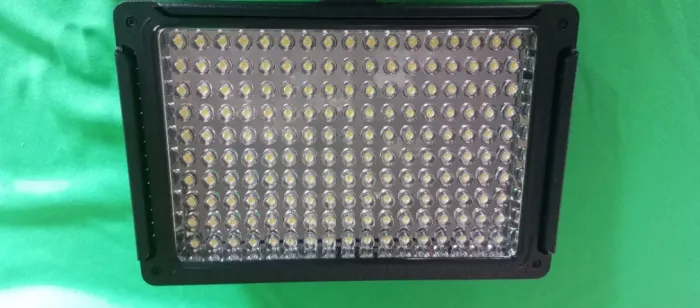 2 Iluminadores Led Profissional --160 (obs.sem baterias ou pilha)