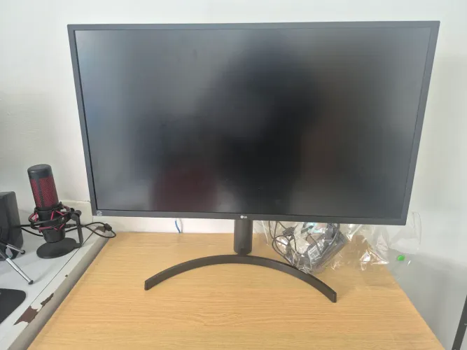  monitor LG 32", 4K, 60 Hz