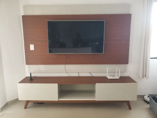 Rack com painel freijó 2,20mts