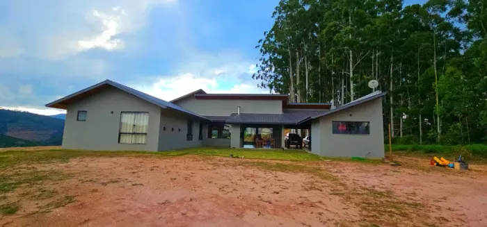 Vendo Casa Recem Construida com Terreno