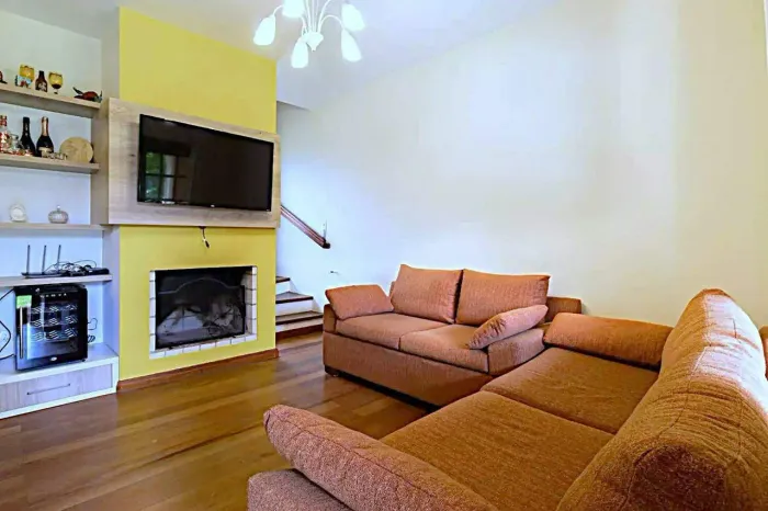 CASA EM CONDOMÍNIO NA VILA SUZANA CANELA