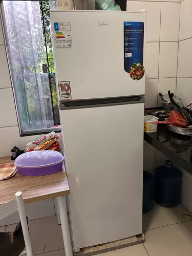 Geladeira nova em ótimo estado.