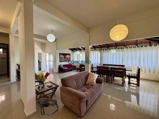Casa com Vista Mar para Locação com 03 Dormitórios  Espaço, Conforto e Exclusividade ao La