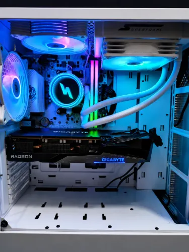 PC HIGH END | RYZEN 5 5600X + RX 7600 TRIPLE FAN