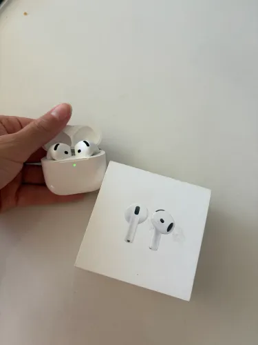 AirPods 4