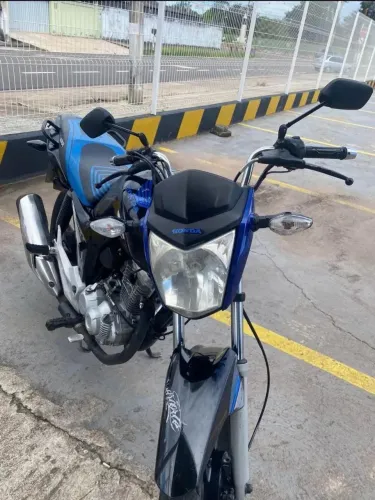 Vendo essa moto pronta pra passar pro seu nome em otmas condições so pagar pega e rodar