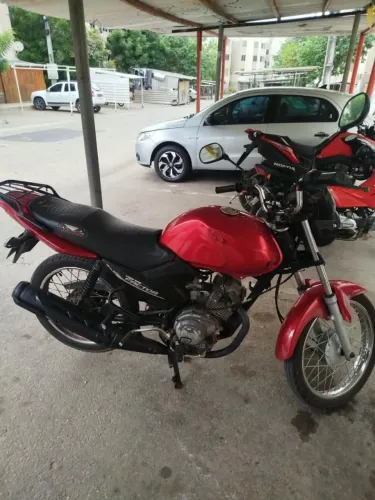 Vende-se está moto Yamaha 7.500