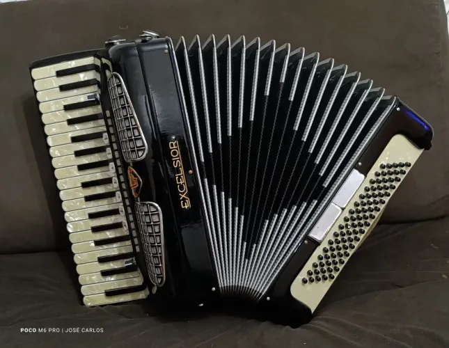 Acordeon Italiano Excelcior 3/4 de Voz, 80 Baixos 