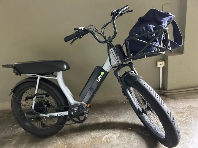 Bike Elétrica Lev Cruiser 2024 c bateria nova 